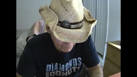 Snapshot of hewes1 chatting on 01.15.25 hewes1 online show from 01.15.25