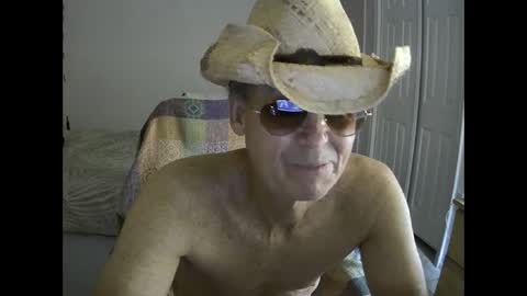 Snapshot of hewes1 chatting on 01.17.25 hewes1 online show from 01.17.25