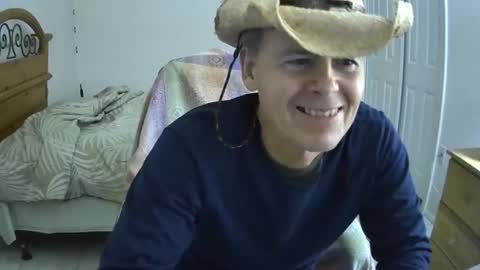 Snapshot of hewes1 chatting on 01.22.25 hewes1 online show from 01.22.25