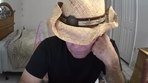 Snapshot of hewes1 chatting on 02.04.25 hewes1 online show from 02.04.25