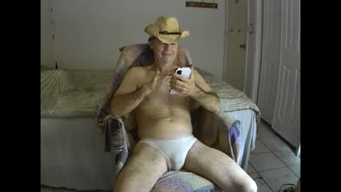 Snapshot of hewes1 chatting on 02.08.25 hewes1 online show from 02.08.25