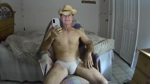 Snapshot of hewes1 chatting on 02.10.25 hewes1 online show from 02.10.25