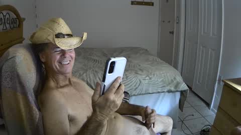 Snapshot of hewes1 chatting on 02.12.25 hewes1 online show from 02.12.25