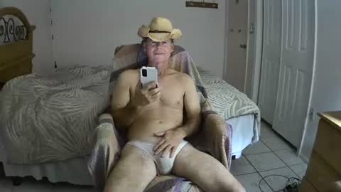 Snapshot of hewes1 chatting on 02.13.25 hewes1 online show from 02.13.25