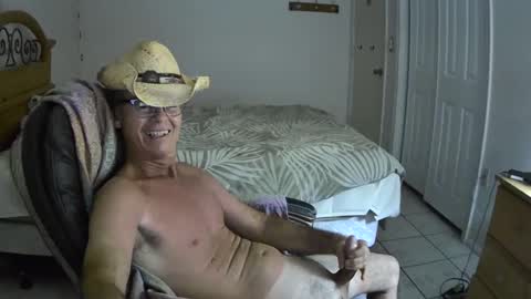 Snapshot of hewes1 chatting on 02.16.25 hewes1 online show from 02.16.25