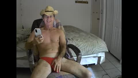 Snapshot of hewes1 chatting on 02.18.25 hewes1 online show from 02.18.25