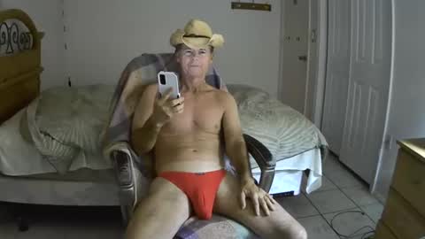 Snapshot of hewes1 chatting on 02.18.25 hewes1 online show from 02.18.25