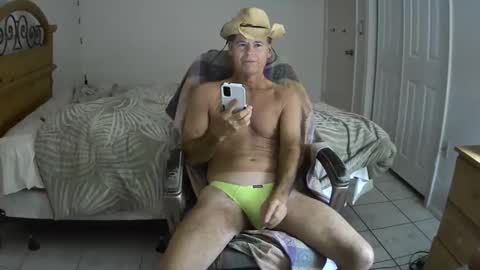 Snapshot of hewes1 chatting on 02.20.25 hewes1 online show from 02.20.25