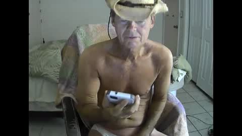 Snapshot of hewes1 chatting on 02.28.25 hewes1 online show from 02.28.25