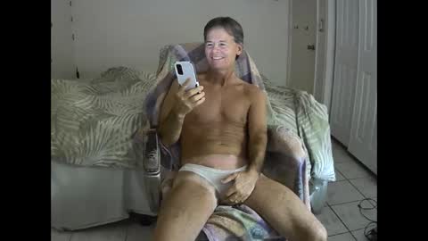 Snapshot of hewes1 chatting on 03.05.25 hewes1 online show from 03.05.25