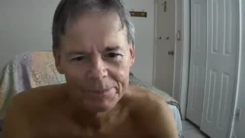 Snapshot of hewes1 chatting on 09.29.25 hewes1 online show from 09.29.25