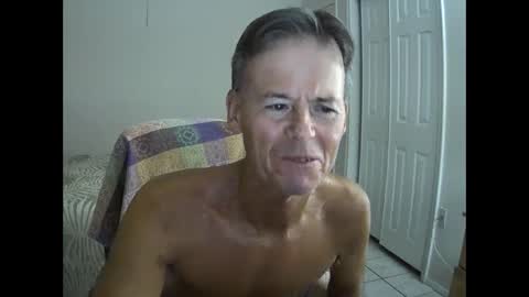 Snapshot of hewes1 chatting on 10.02.25 hewes1 online show from 10.02.25