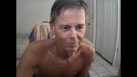 Snapshot of hewes1 chatting on 10.05.25 hewes1 online show from 10.05.25