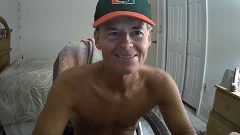 Snapshot of hewes1 chatting on 10.10.25 hewes1 online show from 10.10.25