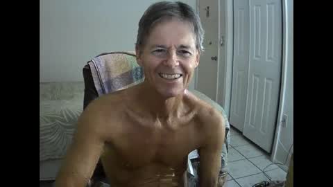 Snapshot of hewes1 chatting on 10.19.25 hewes1 online show from 10.19.25