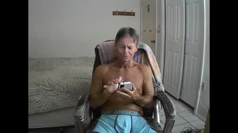 Snapshot of hewes1 chatting on 10.19.25 hewes1 online show from 10.19.25