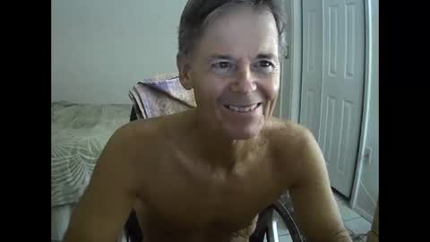 Snapshot of hewes1 chatting on 10.21.25 hewes1 online show from 10.21.25