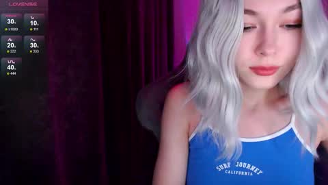 Snapshot of hey_nora_ chatting on 10.12.25 Nora online show from 10.12.25