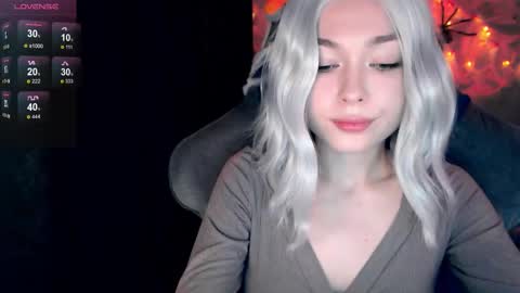 Snapshot of hey_nora_ chatting on 10.28.25 Nora online show from 10.28.25