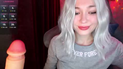 Snapshot of hey_nora_ chatting on 11.05.25 Nora online show from 11.05.25