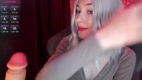 Snapshot of hey_nora_ chatting on 11.07.25 Nora online show from 11.07.25