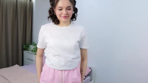 Laura online show from 11.04.25