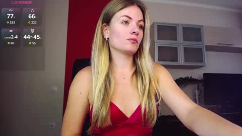 Snapshot of hi_bye_ chatting on 10.05.25 Lina online show from 10.05.25