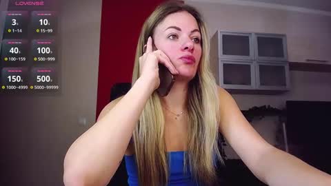 Snapshot of hi_bye_ chatting on 10.24.25 Lina online show from 10.24.25