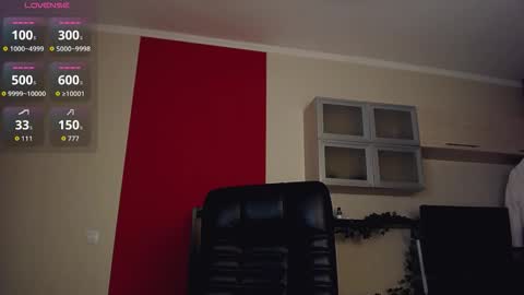 Snapshot of hi_bye_ chatting on 10.30.25 Lina online show from 10.30.25