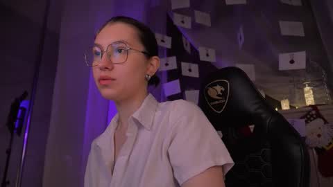 Evangelina or Evie online show from 12.21.25