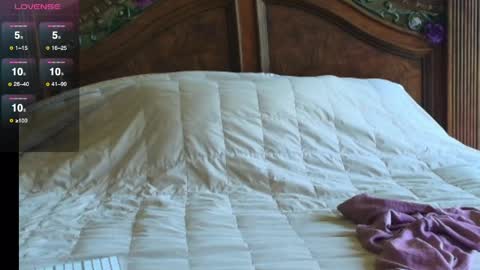 Snapshot of hidden_gold_milf chatting on 05.14.26 hidden_gold_milf online show from 05.14.26