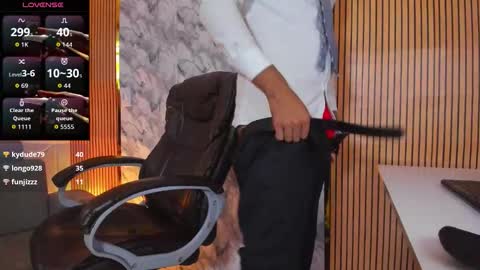 Snapshot of hiddenoffice chatting on 10.13.25 George online show from 10.13.25