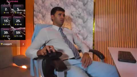 Snapshot of hiddenoffice chatting on 10.14.25 George online show from 10.14.25