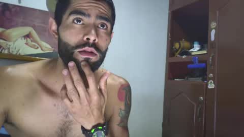 Snapshot of hideonbush051 chatting on 10.23.25 hideonbush online show from 10.23.25