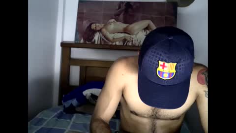 Snapshot of hideonbush051 chatting on 11.01.25 hideonbush online show from 11.01.25