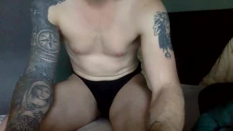 Snapshot of highnudeboylo chatting on 10.31.25 Lovefeets online show from 10.31.25