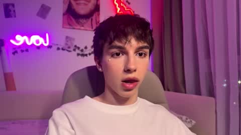 Snapshot of hiidear chatting on 02.22.26 twinkvadusha online show from 02.22.26