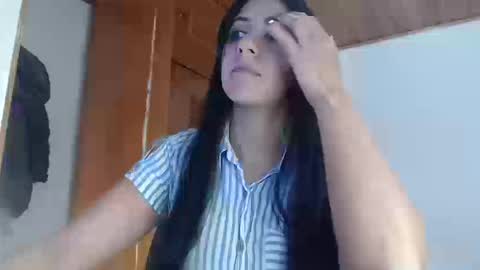 hilaril18 online show from 09.24.25