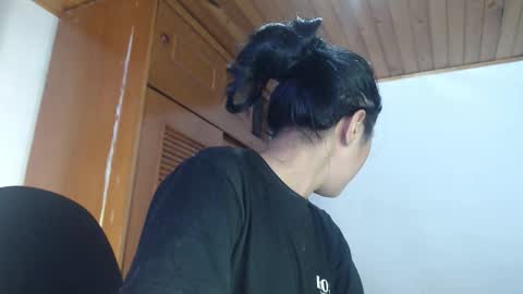 hilaril18 online show from 10.13.25