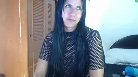 hilaril18 online show from 10.20.25