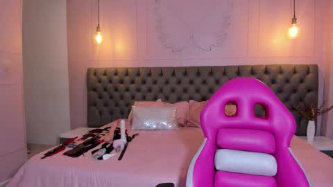 Snapshot of hillary_bigbutt chatting on 02.19.26 Hillary online show from 02.19.26