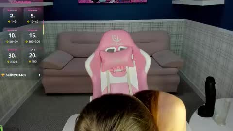 Snapshot of hina_smith chatting on 10.24.25 hina smilth online show from 10.24.25