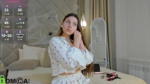 Snapshot of hina_smith chatting on 10.30.25 hina smilth online show from 10.30.25