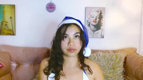 Snapshot of hinataleecs chatting on 12.23.24 hinata lee online show from 12.23.24