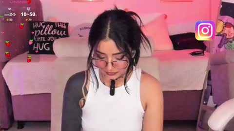  Karol  Independent Model online show from 11.26.25