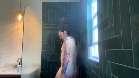 Snapshot of hippybiker chatting on 02.08.25 hippybiker online show from 02.08.25