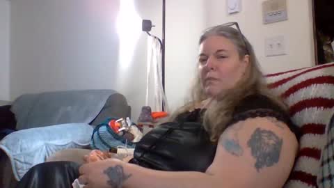 hippysnewhere online show from 05.18.26