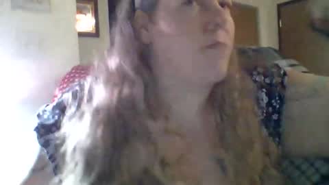 hippysnewhere online show from 06.07.26