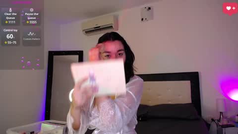 Snapshot of hipshannah chatting on 12.10.24 H A N N A H online show from 12.10.24