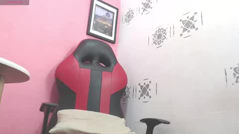 Snapshot of hkendrick chatting on 01.13.25 hkendrick online show from 01.13.25